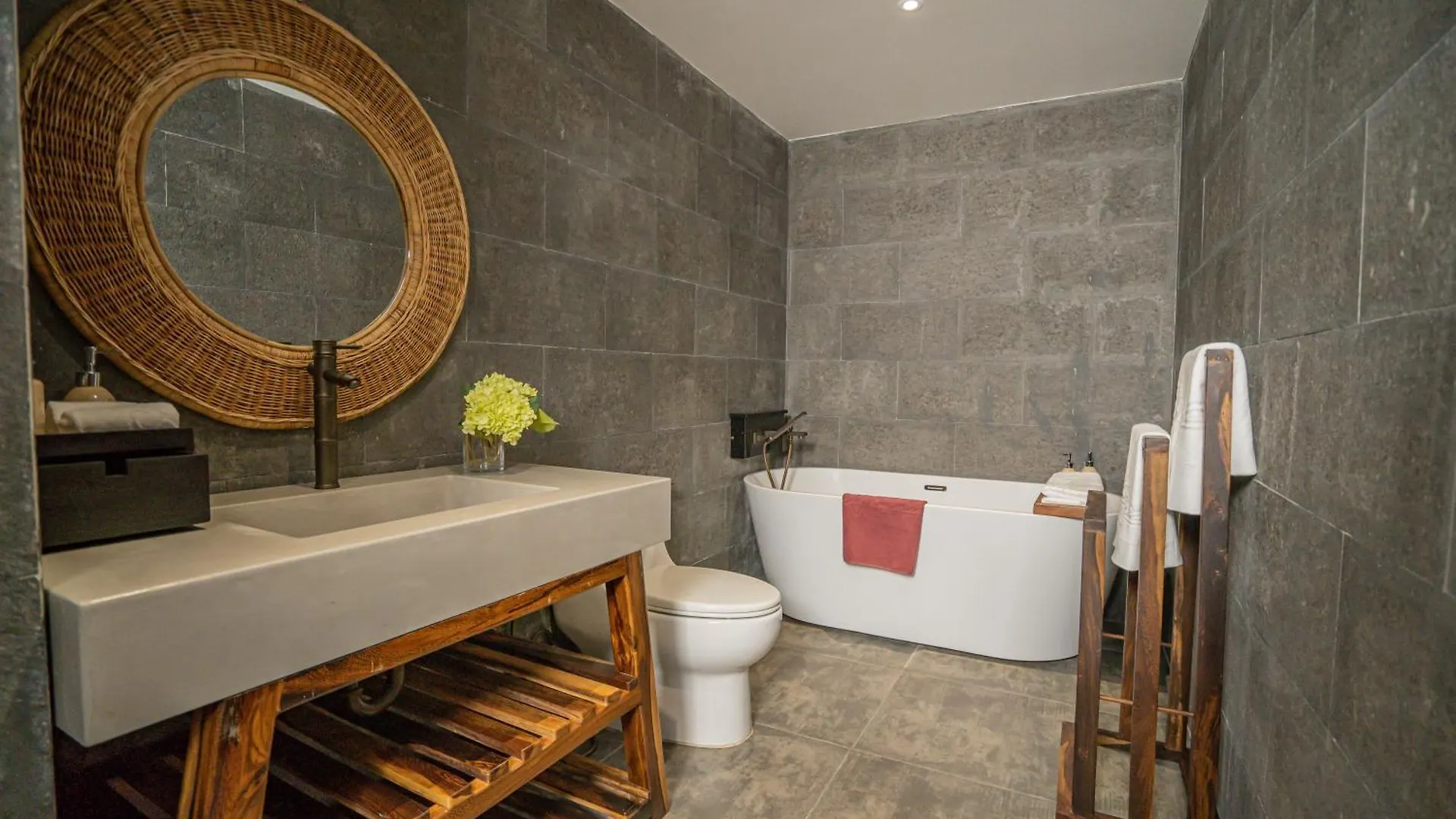 *****  The Signature Hotel Nha Trang Vietnam